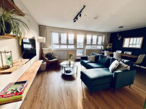 2 Bed Flat With Sunny Terrace, London